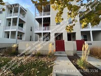 Building Photo - 3 Bedroom/3.5 Bathroom Townhome in South J...