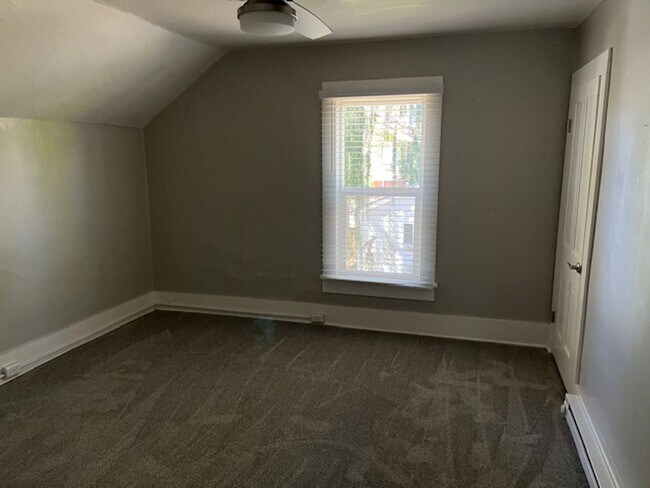 Building Photo - Old Town Updated 3 bed home w detached garage