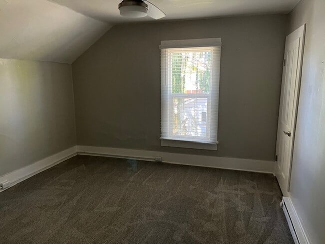 Building Photo - Old Town Updated 3 bed home with detached garage - Sign a Lease during the month of December and ...