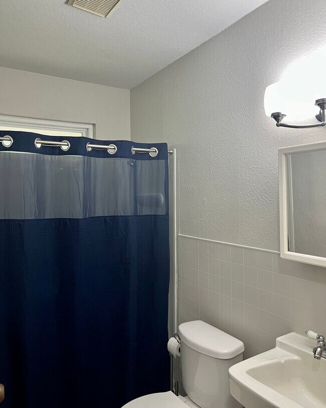 Building Photo - Port Allen-Great Location near historic downtown with new finishings!
