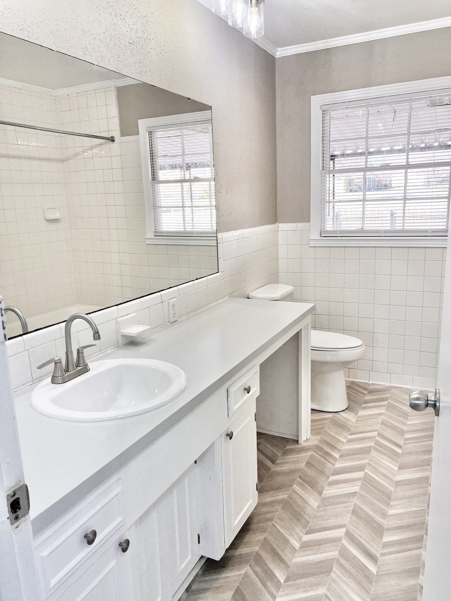 Building Photo - 925 Southgate Dr