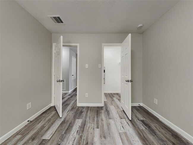 Building Photo - 9443 Black Tooth Way