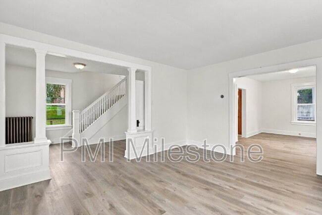 Building Photo - 423 E Washington St