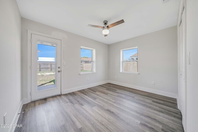 Building Photo - 3904 Ocean View Dr