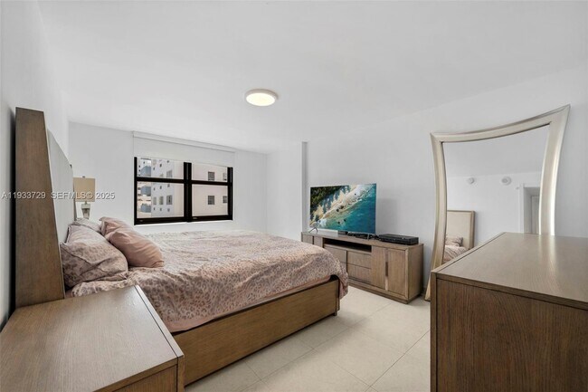 Building Photo - 4301 Collins Ave