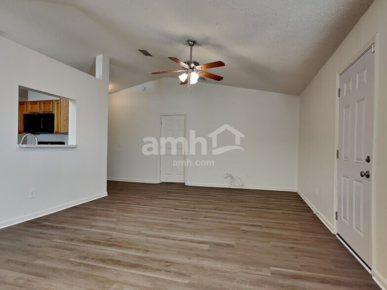 Building Photo - 8722 Star Leaf Rd N