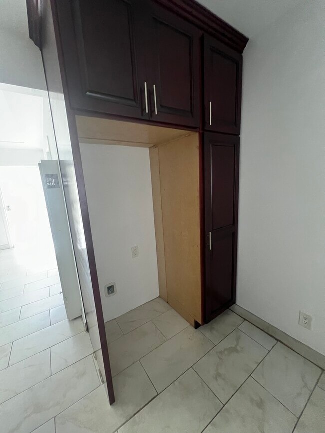 Building Photo - 1 Bedroom 1 Bathroom Apartment