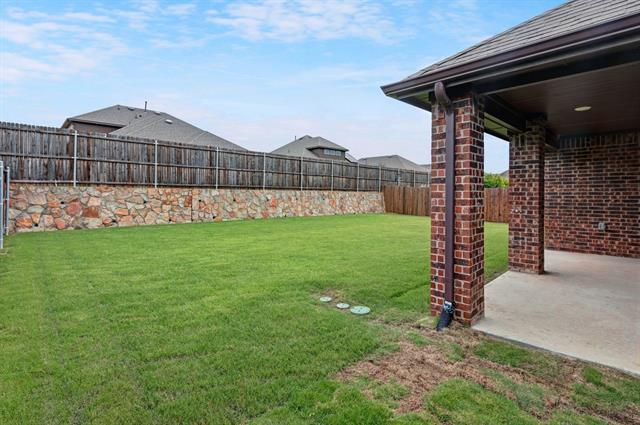 Building Photo - 314 Red Oak Dr