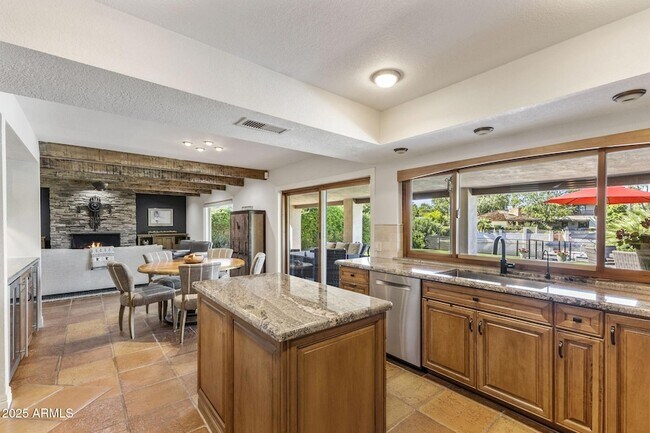 Building Photo - 7620 E Vía Del Placito