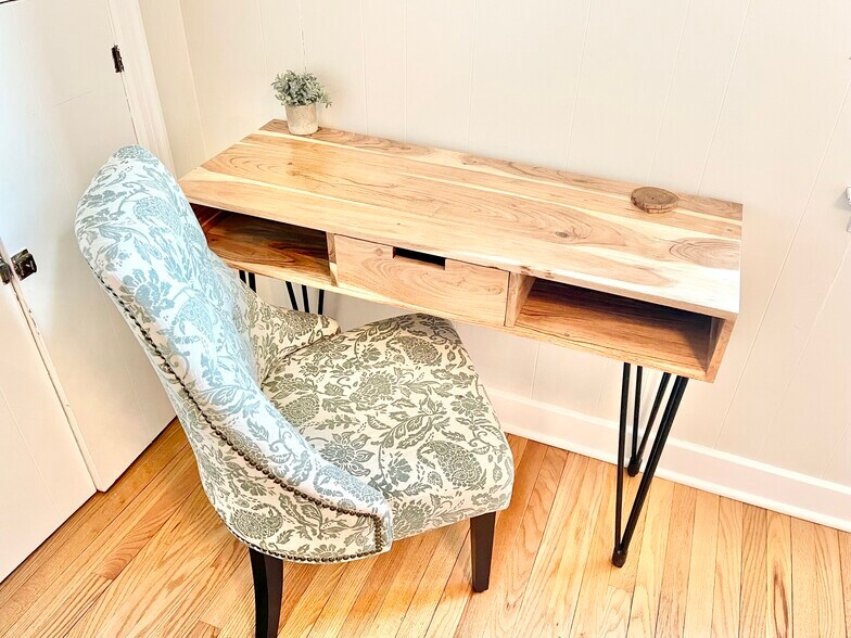 Building Photo - 1325 Willow Dr