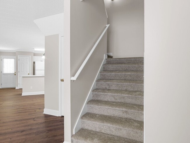 Building Photo - Freshly Renovated 2 BR, 2.5 BA Townhome Mi...