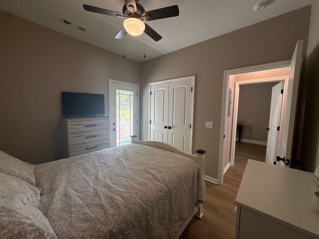 Building Photo - 513 Westend Cir