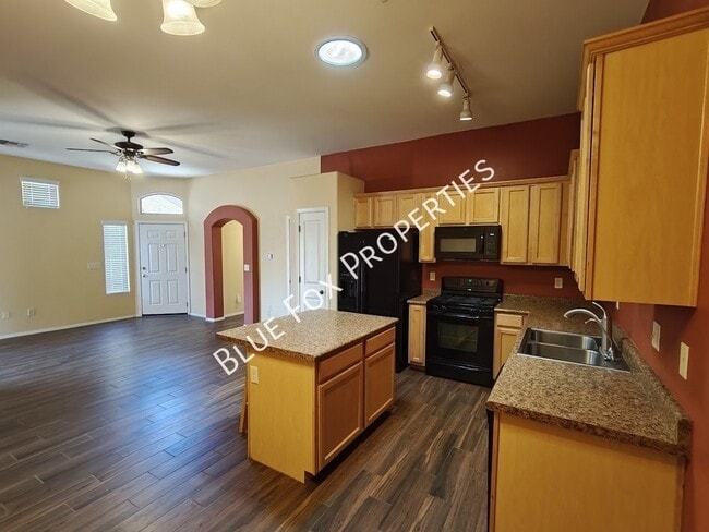 Building Photo - 2122 E Calle Arroyo Lindo