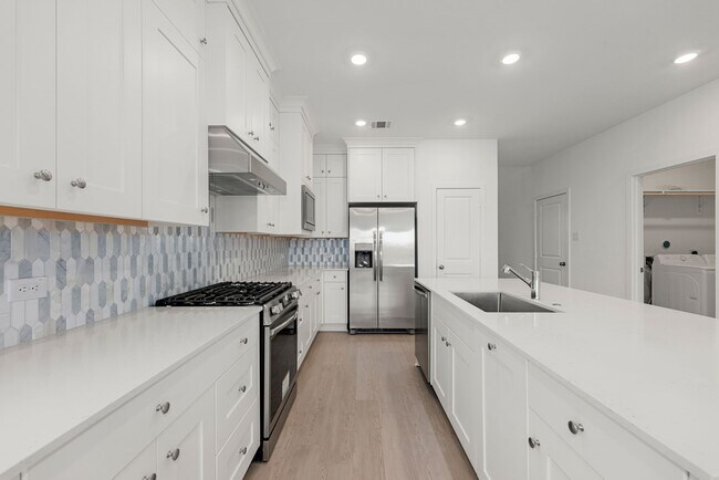 Building Photo - 6411 Symphony Wave Dr