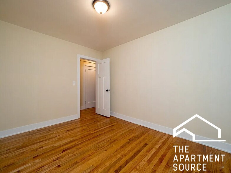 Building Photo - 631 W Barry Ave