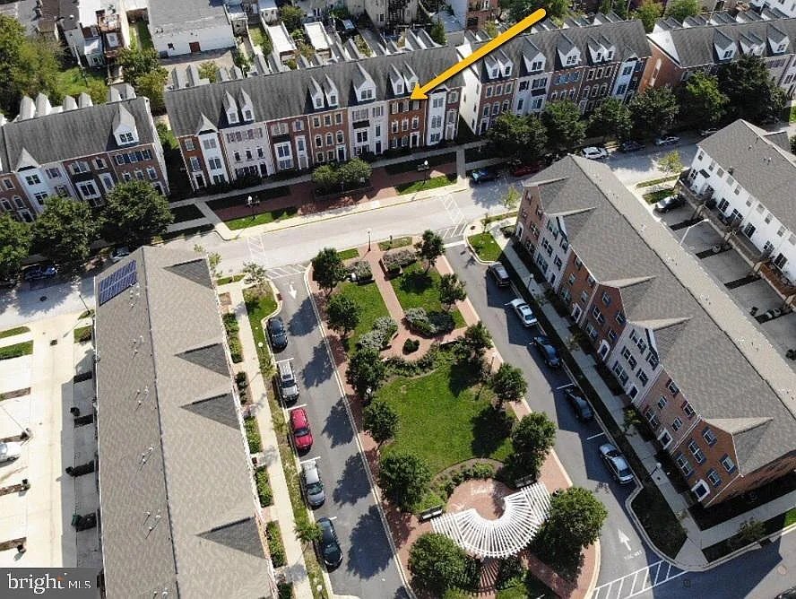 Building Photo - 833 Ramsay St