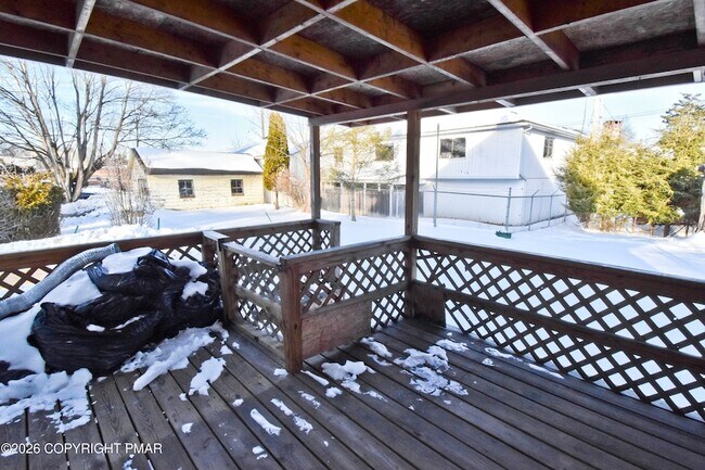 Building Photo - 198 Grove St