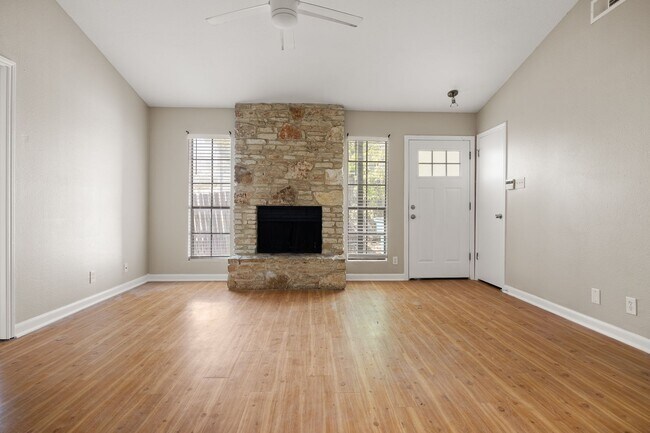 Building Photo - Charming 3-Bedroom Home in North Austin!