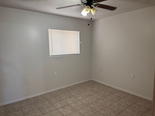 Building Photo - Remodeled 3 Br, 2 Ba, with major appliances