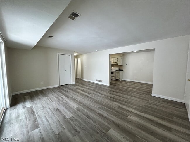 Building Photo - 213 Concord Ct