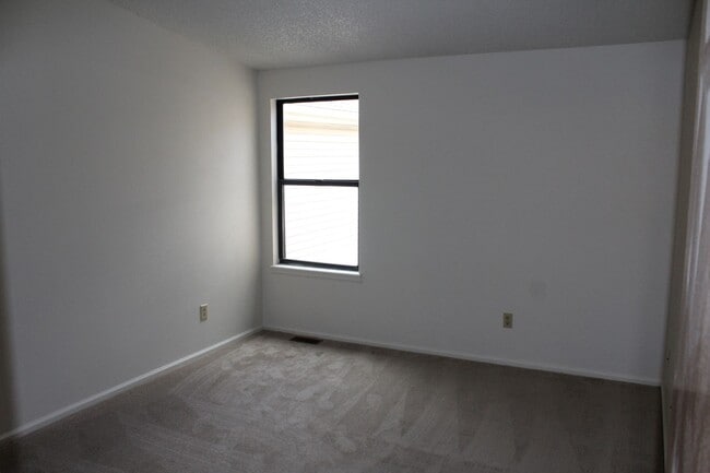 Building Photo - Price Just Reduced!