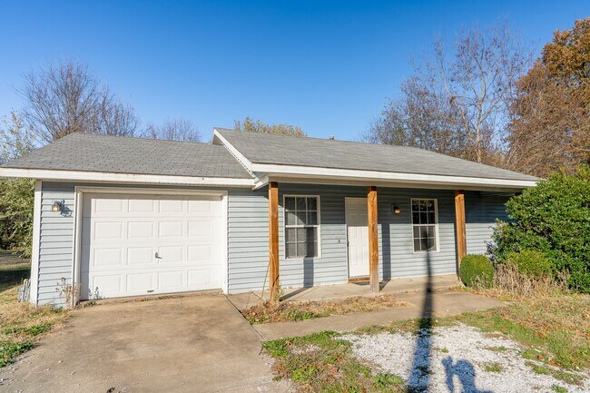 Building Photo - UPDATED 4-bedroom 3 bath Home in Fayetteville!!