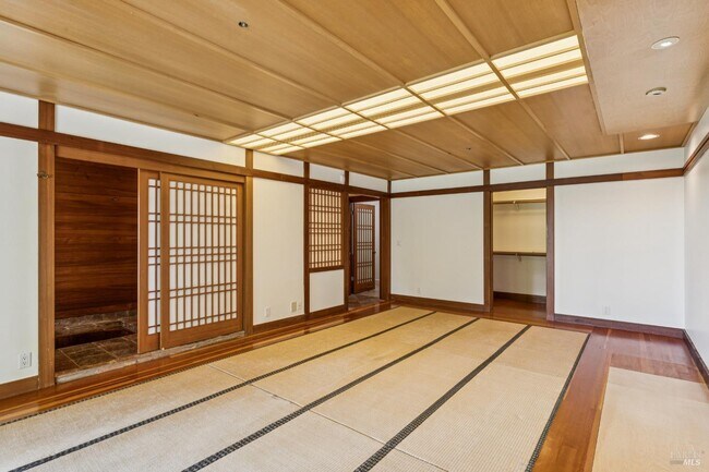 Building Photo - 95 Spring Ln