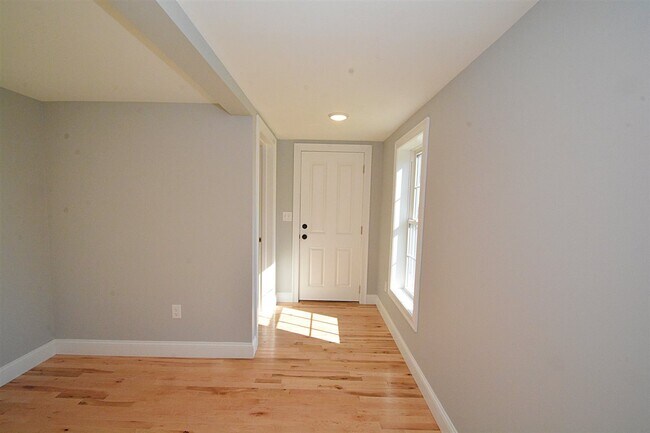 Building Photo - 53 1st NH Turnpike