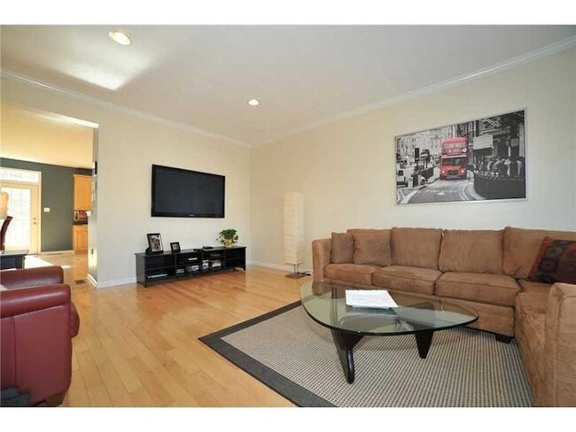 Building Photo - 704 Park Plaza E