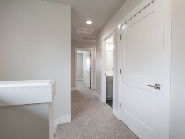 Building Photo - 9389 SW Eunice Ln