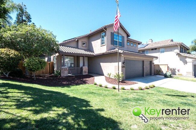 Building Photo - Solar home on one of Oceanside Upscale and...