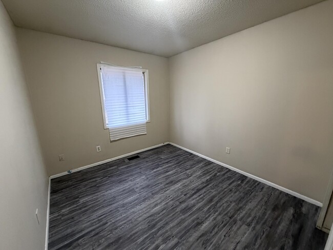 Building Photo - 1016 Camaro-