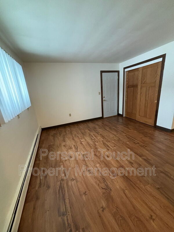 Building Photo - 132 6th Ave N