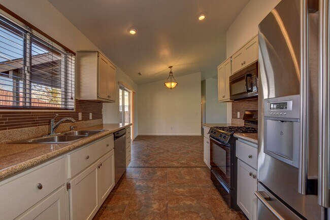 Building Photo - 8660 E Manley Dr