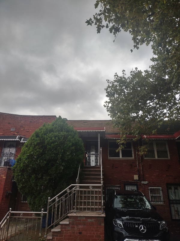 Building Photo - 964 East 100th Street