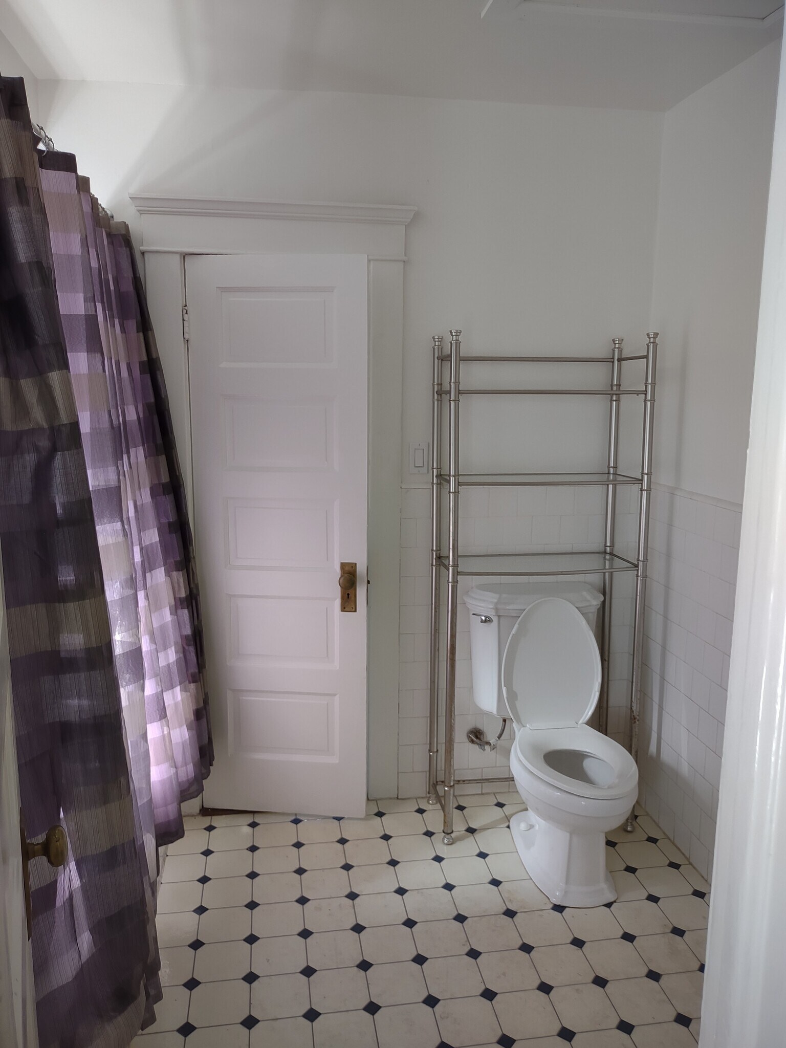 Building Photo - 558 Brooks Ave