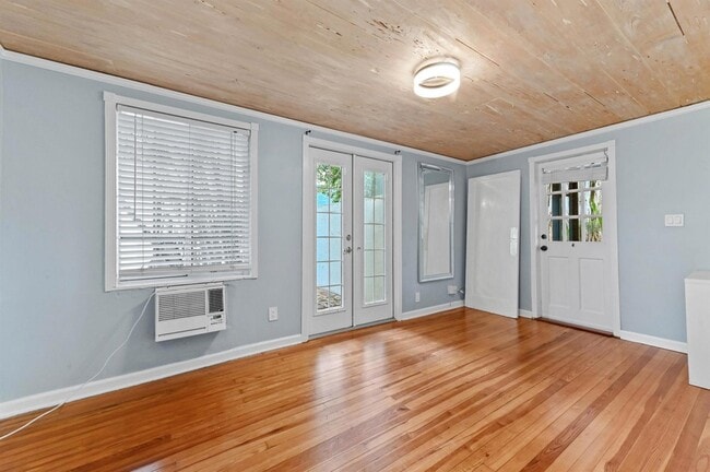 Building Photo - 424 51st St