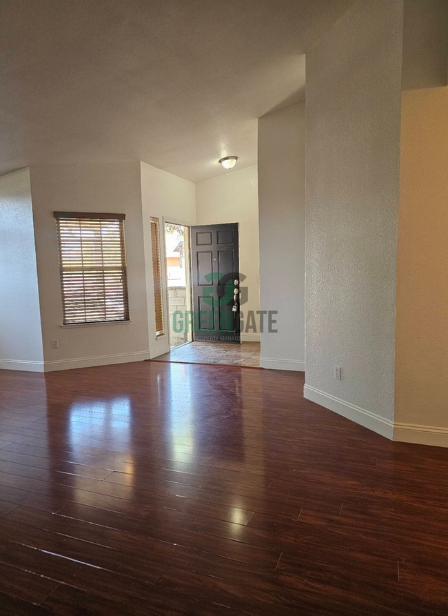 Building Photo - NOW AVAILABLE! Make this spacious 3 bedroo...