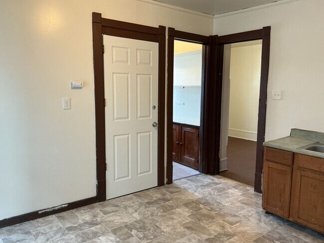 Building Photo - 2513-2515 N Holton St