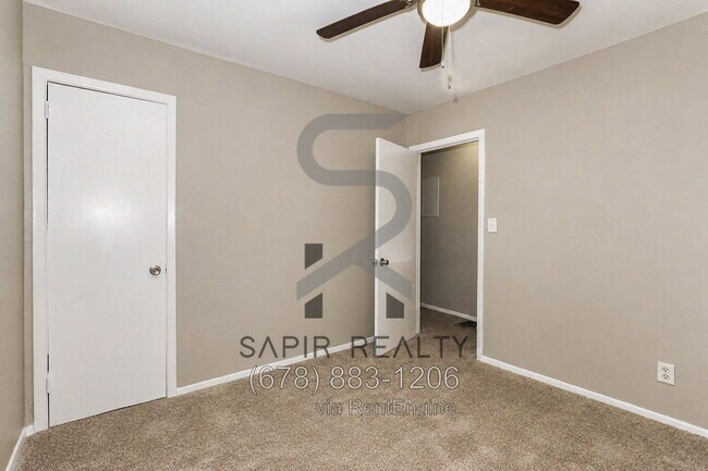 Building Photo - 3539 Tulip Dr
