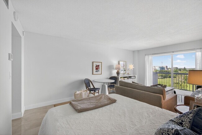 Building Photo - 2600 N Flagler Dr
