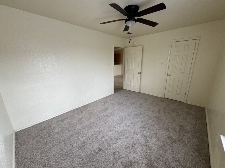 Building Photo - 1300 Dugger Cir