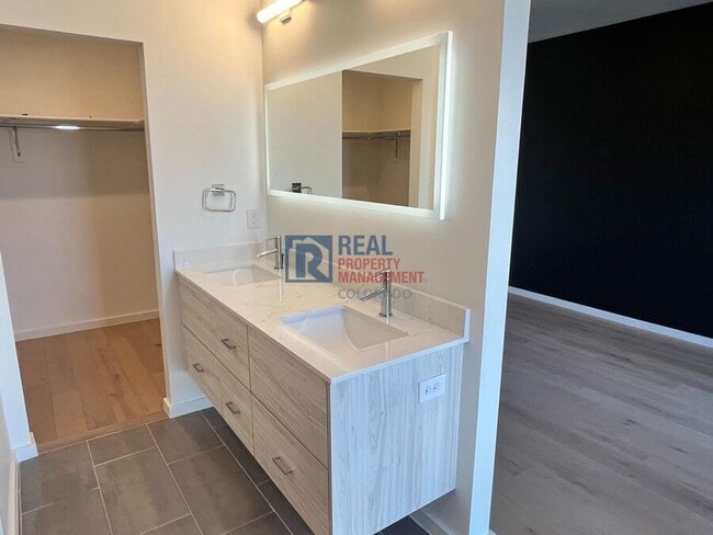 Building Photo - 2289 W 52nd Ave