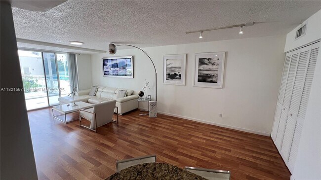 Building Photo - 770 Claughton Island Dr
