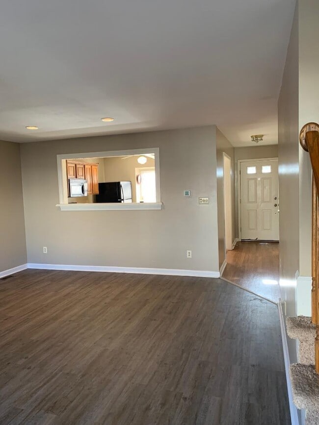Building Photo - 3907 Kenesaw Dr