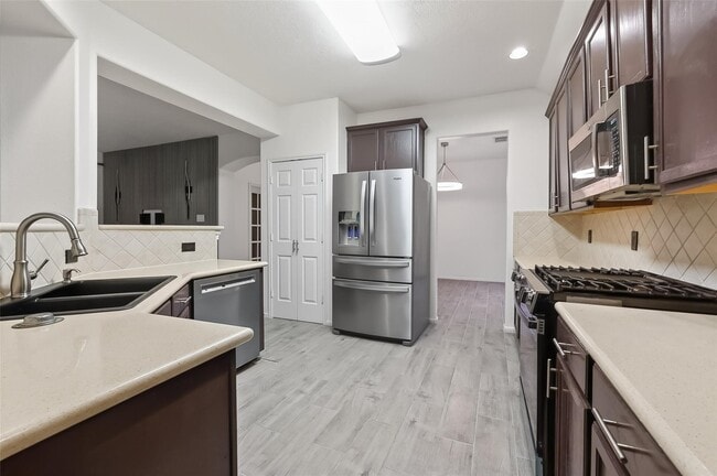 Building Photo - 5902 Capella Park Dr