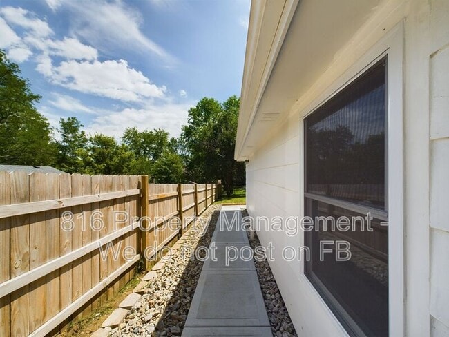 Building Photo - 6724 Sycamore Ave