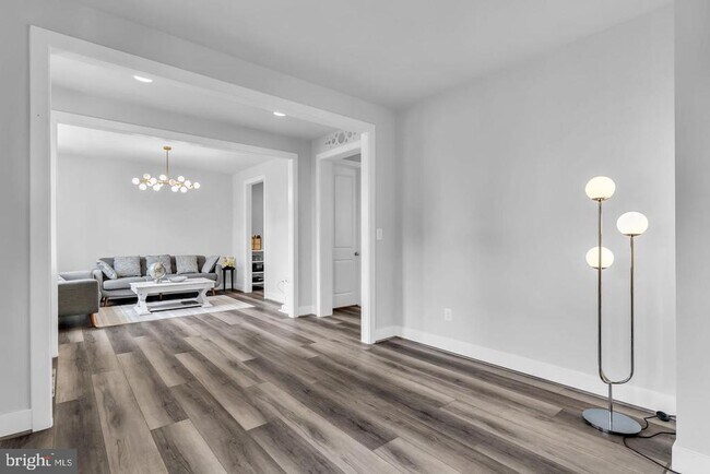 Building Photo - 41919 Spring Air Dr
