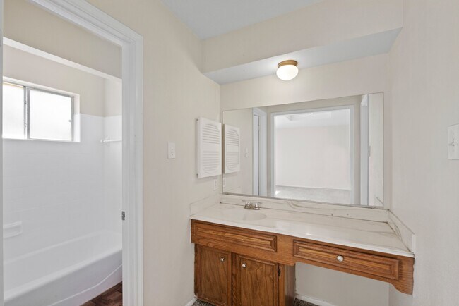 Building Photo - 13211 Gerrards Cross Dr