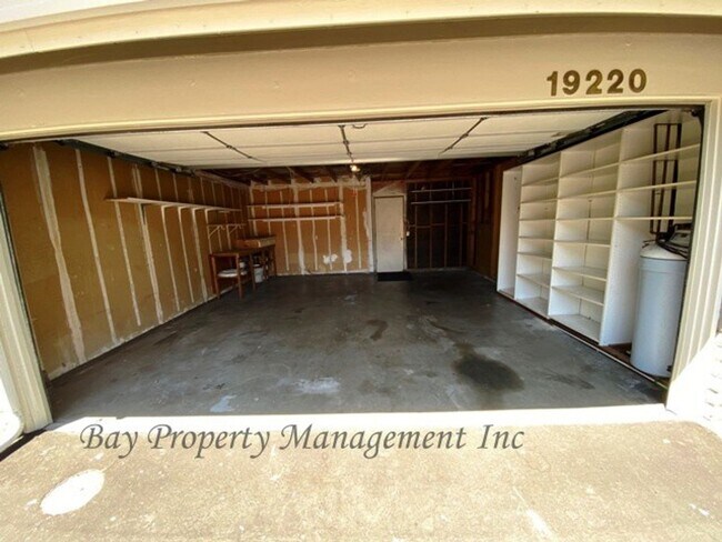 Building Photo - Rent Reduced! 3 bedroom Creekside townhouse, off Highway 68
